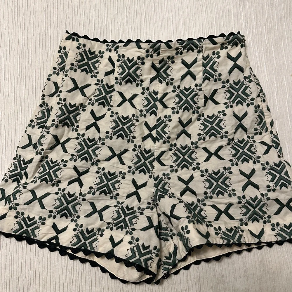 Zara embroidered shorts - Picture 2 of 3